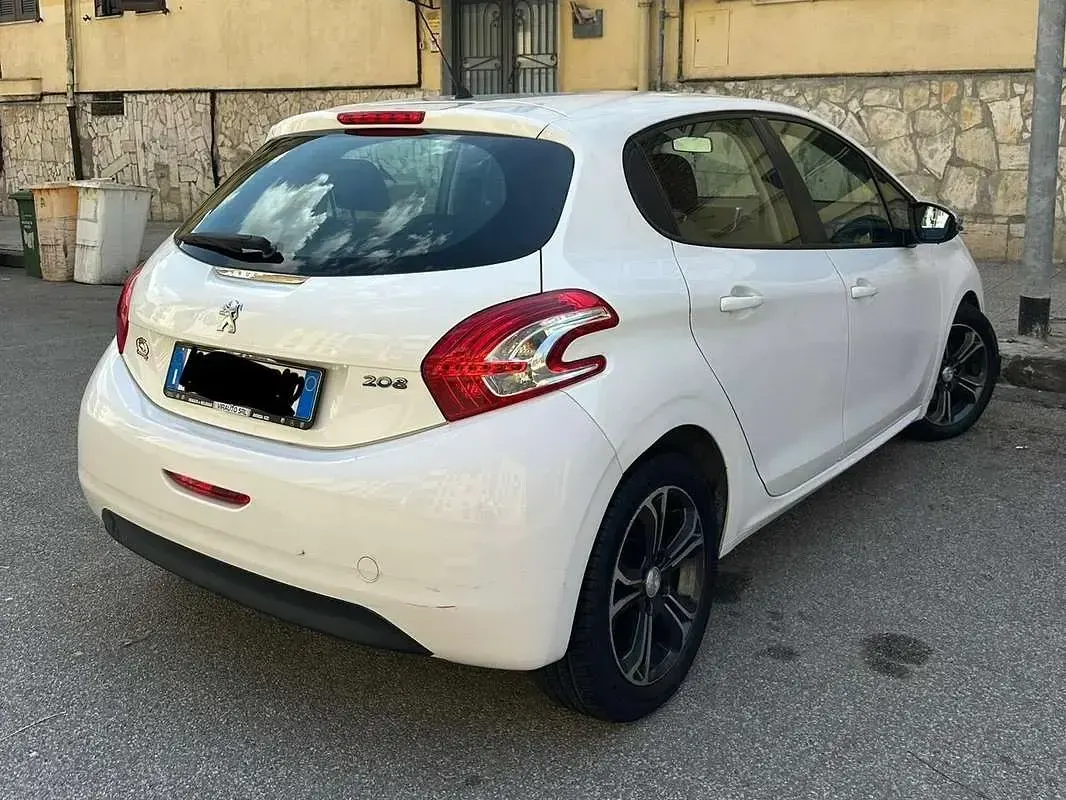Usata Peugeot 208 Allure 95 CV (69 kW) 2015 Bianco Utilitaria