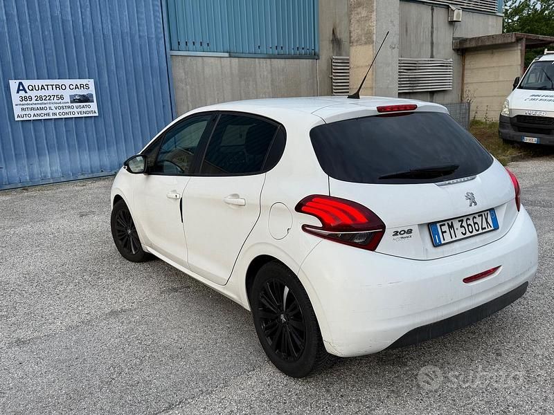 Usata Peugeot 208 Active 81 CV (59 kW) 2018 Bianco Utilitaria