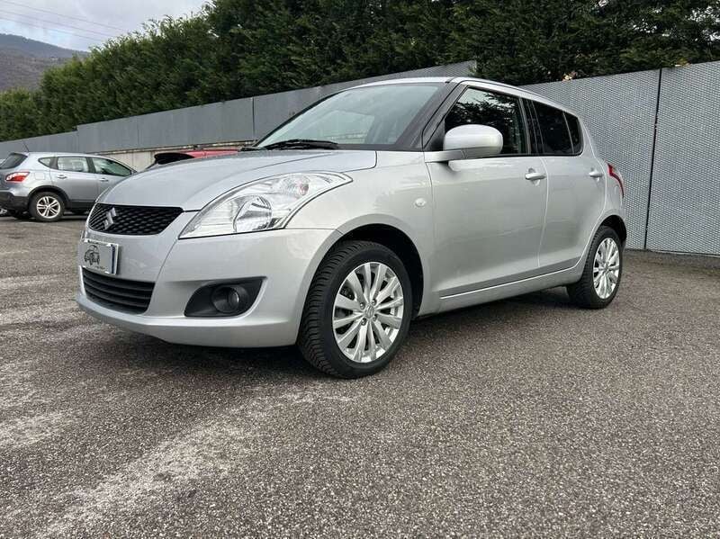 Argento Usata 2011 Suzuki Swift GL Utilitaria | 6990 € (Buon prezzo) - Immagine 1/4