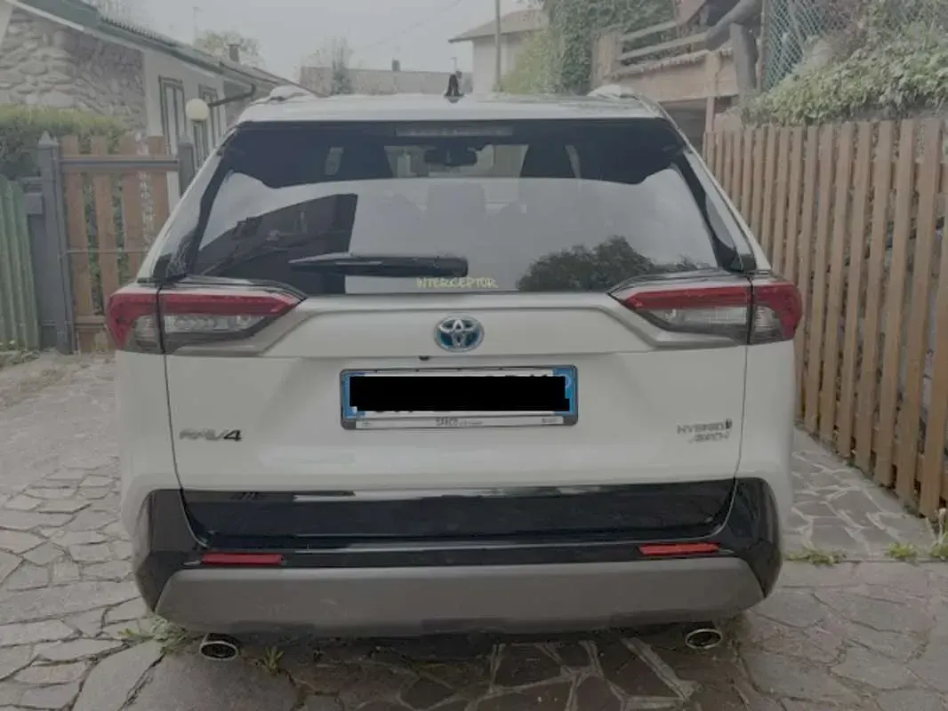 Usata Toyota RAV4 Hybrid Style 178 CV (130 kW) 2021 Bianco SUV