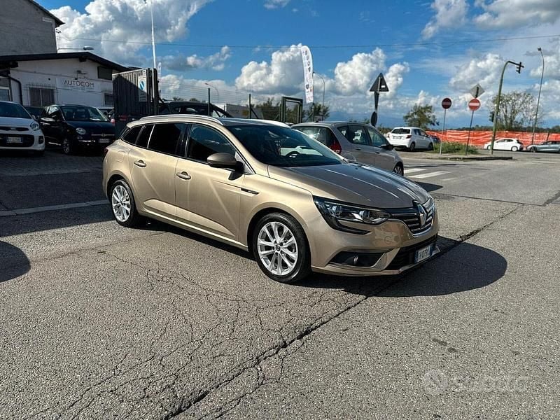 Usata Renault Mégane IV Bose Edition 110 CV (80 kW) 2017 Marrone Berlina