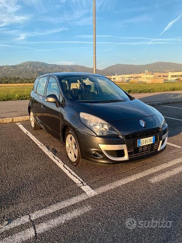 Usata Renault Scénic III 110 CV (80 kW) 2010 Blu Monovolume