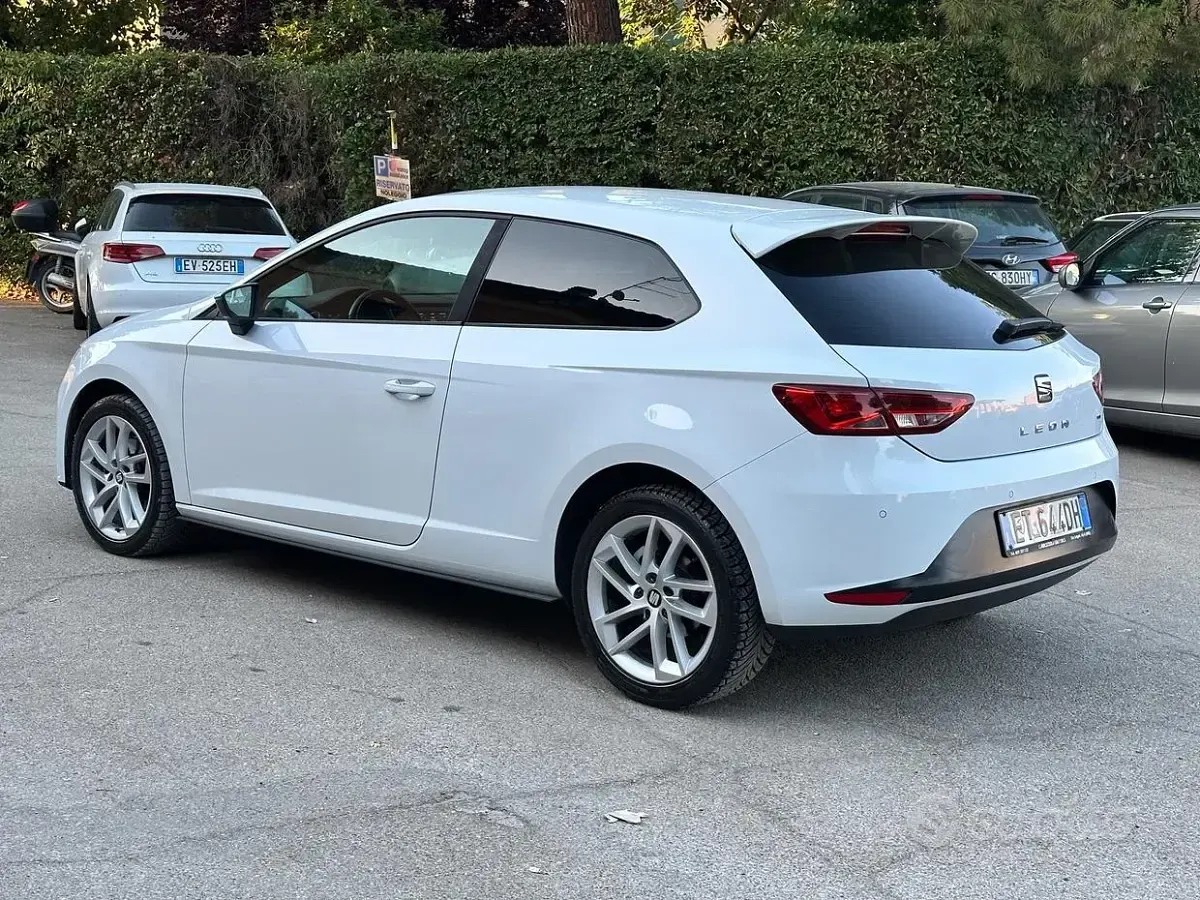 Usata Seat Leon Style 105 CV (77 kW) 2014 Bianco Coupé