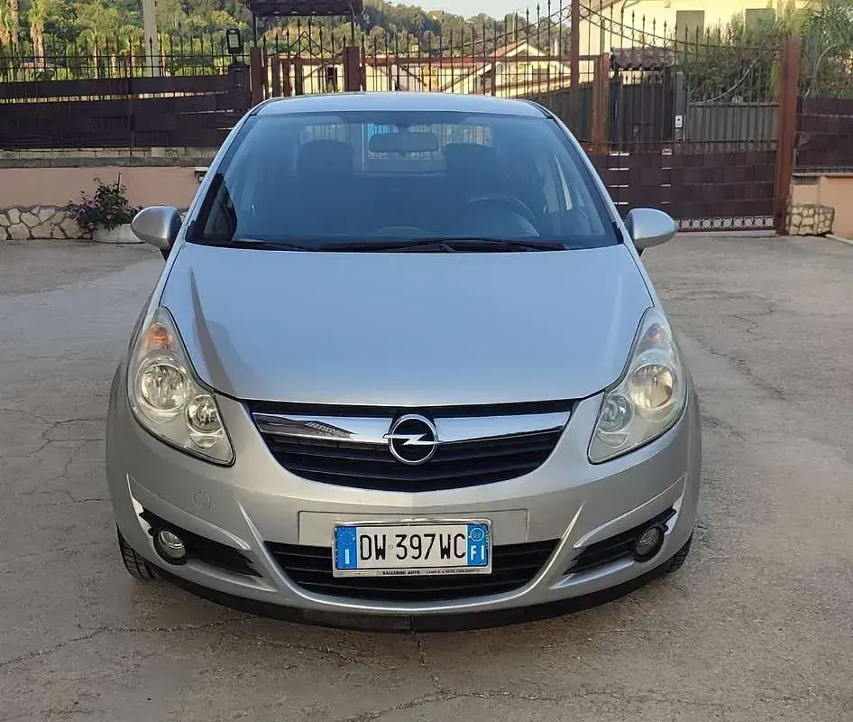 Usata Opel Corsa Enjoy 80 CV (58 kW) 2009 Utilitaria