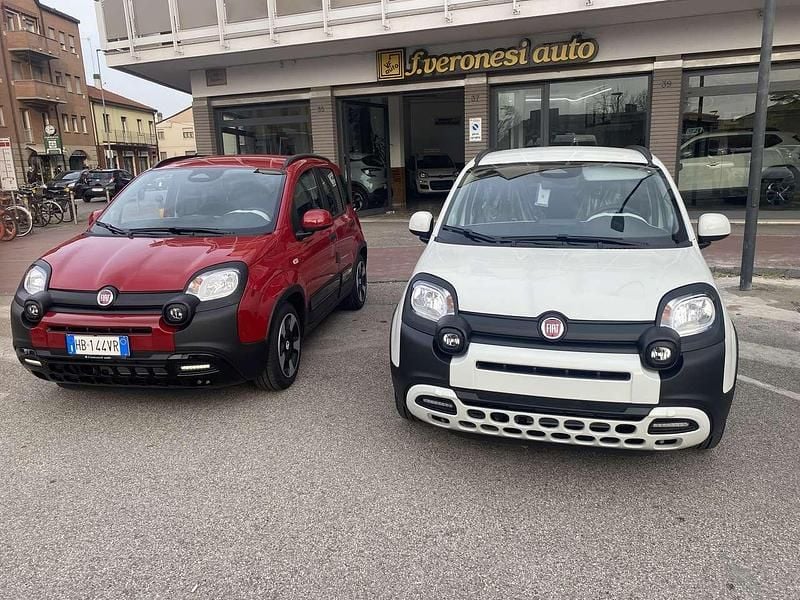 Nuova Fiat Panda Cross Cross 69 CV (50 kW) 2026 Rosso Utilitaria