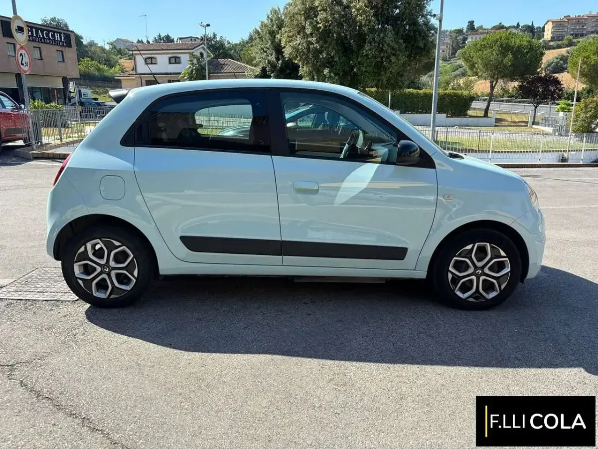 Usata Renault Twingo Equilibre 60 kW (82 CV) 2023 Blu/azzurro Utilitaria