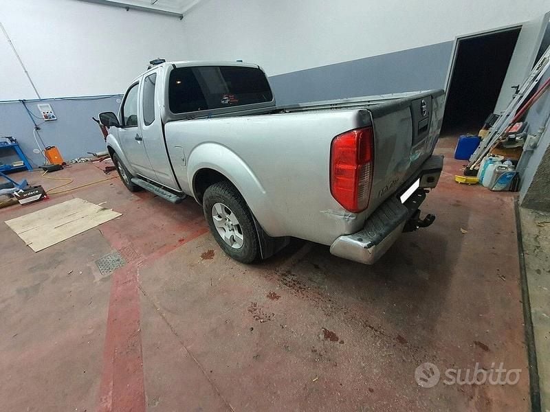 Usata Nissan Navara 190 CV (139 kW) 2011 Grigio Pick-up
