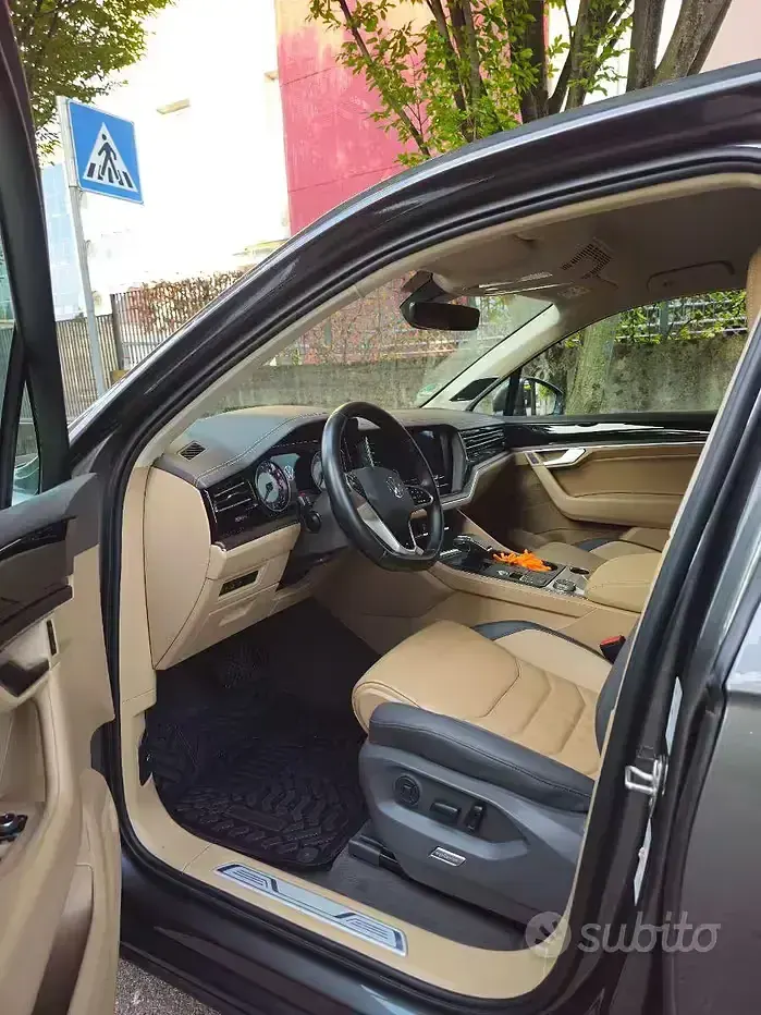 Usata VW Touareg 2021 Grigio SUV