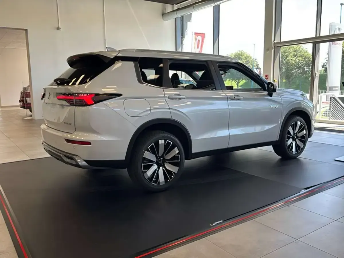 Nuova Mitsubishi Outlander P-HEV Intense 306 CV (225 kW) 2026 Other SUV