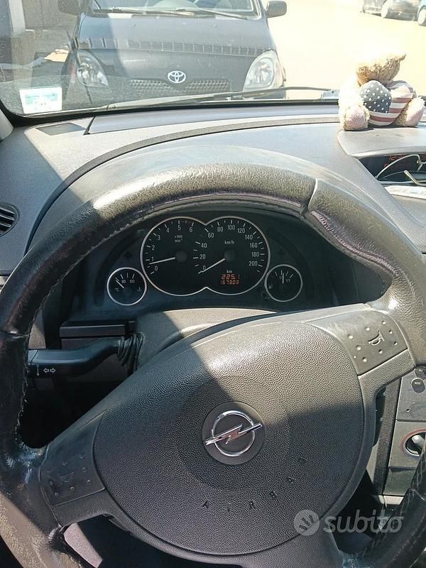Usata Opel Meriva 101 CV (74 kW) 2004 Grigio Monovolume