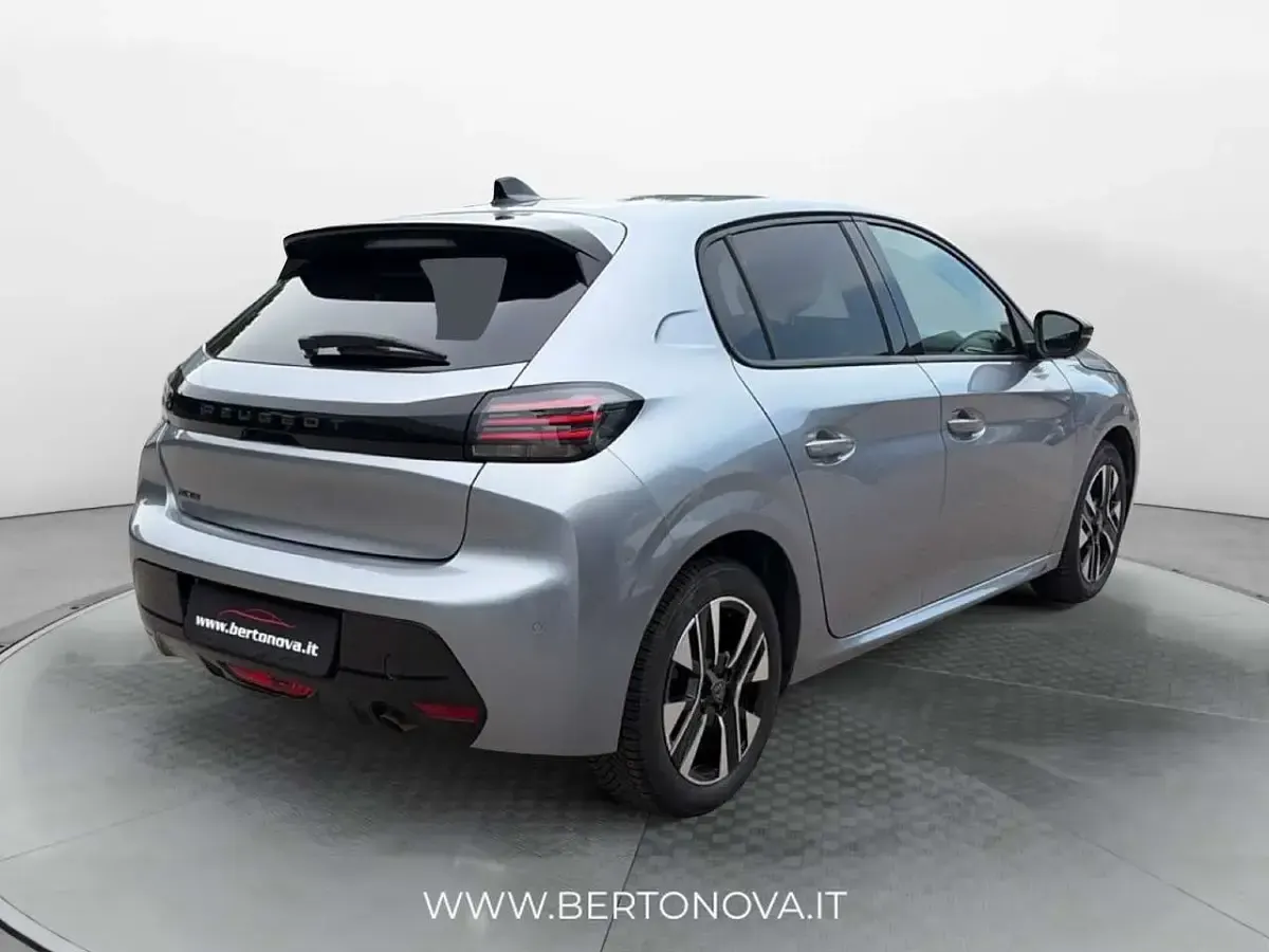 Usata Peugeot 208 Allure 102 CV (75 kW) 2025 Grigio Utilitaria
