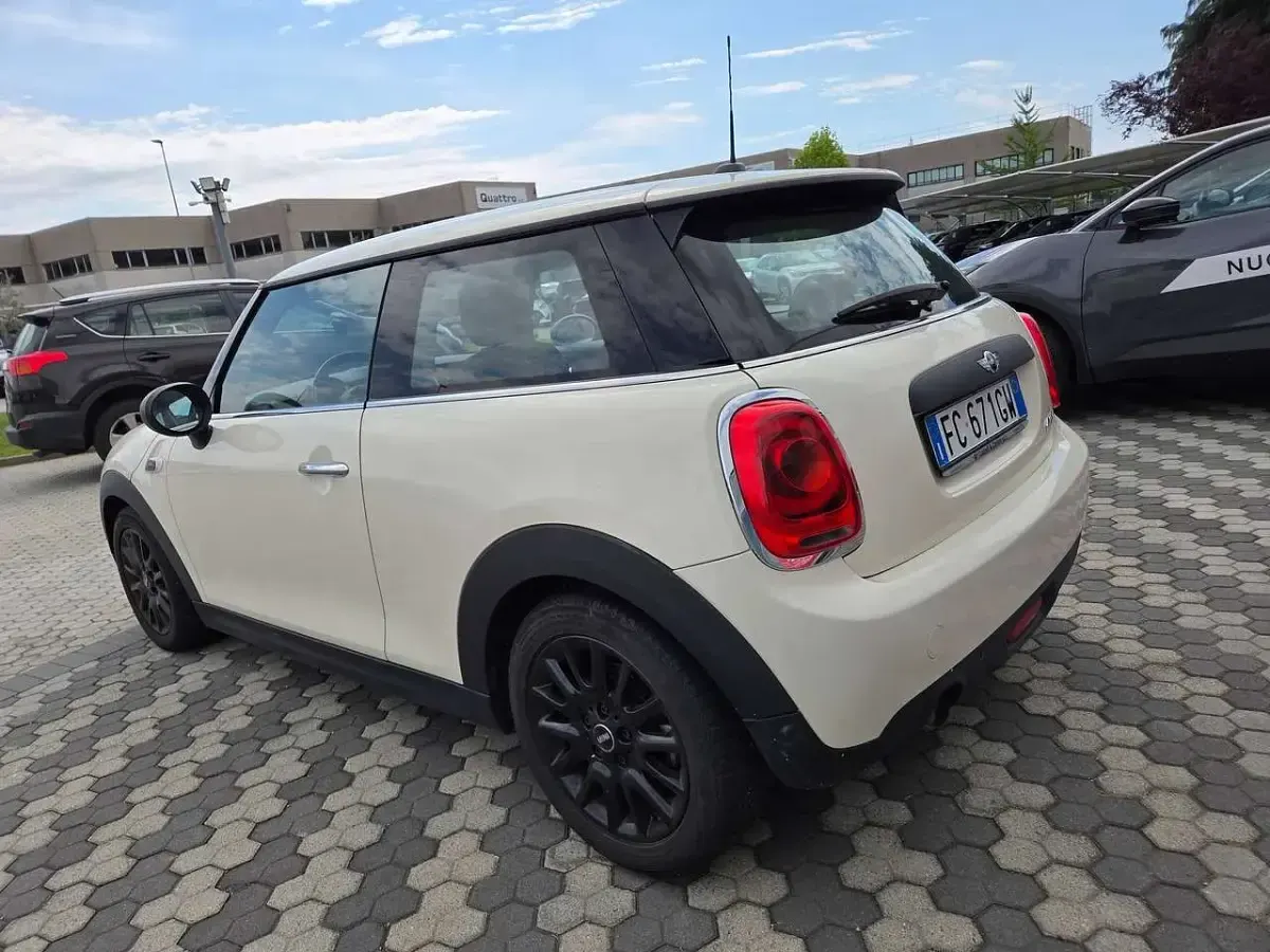 Usata Mini ONE 75 CV (55 kW) 2016 Beige Utilitaria