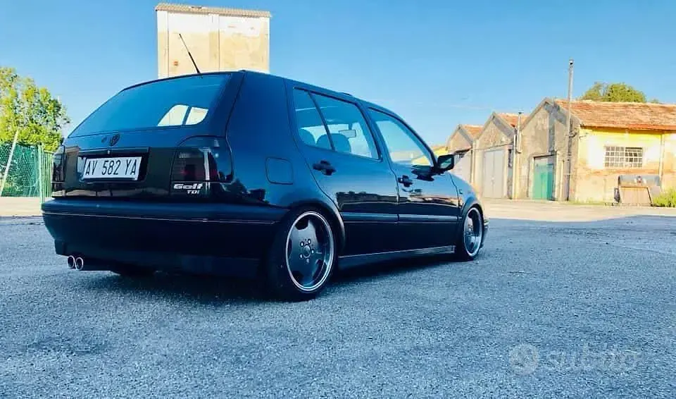Usado VW Golf III 90 CV (66 kW) 1992 Negro Utilitario