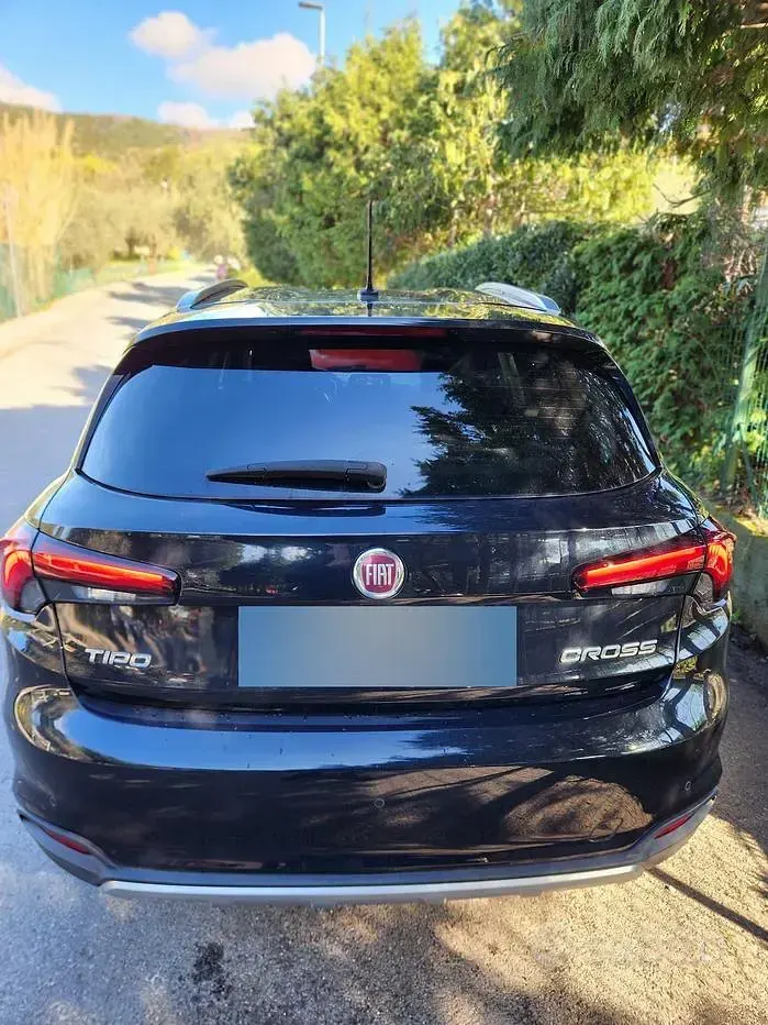 Usata Fiat Tipo Cross 100 CV (73 kW) 2022 Nero Berlina