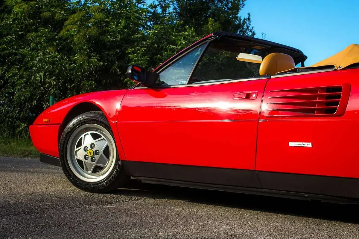 Usata Ferrari Mondial 300 CV (220 kW) 1989 Rosso Cabrio