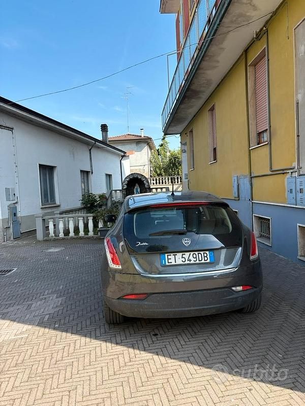Usata Lancia Delta 120 CV (88 kW) 2013 Utilitaria