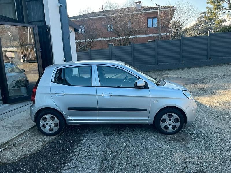 Usata Kia Picanto 60 CV (44 kW) 2009 Grigio Utilitaria