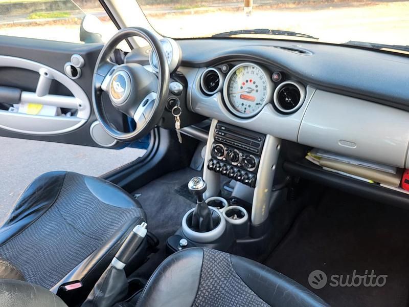 Usata Mini Cooper 116 CV (85 kW) 2002 Blu Utilitaria