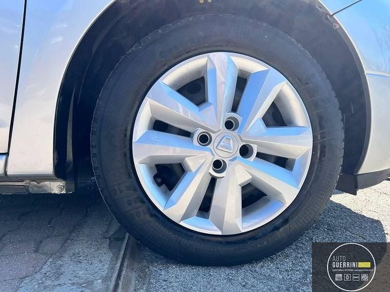 Begagnad Dacia Sandero Lauréate 75 HK (55 kW) 2014 Silver Halvkombi