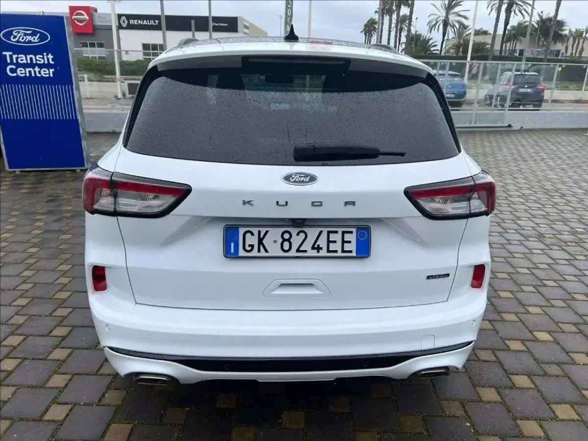 Usata Ford Kuga ST-Line X 224 CV (164 kW) 2023 Bianco pastello SUV