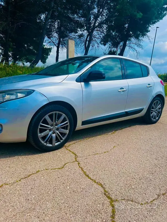 Usata Renault Mégane GT Line GT-Line 110 CV (80 kW) 2011 Grigio Utilitaria