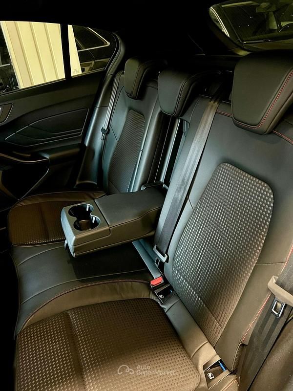 Usata Ford Focus ST-Line 155 CV (114 kW) 2021 Blu Berlina