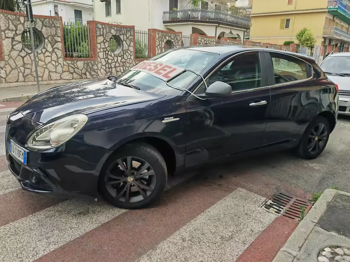 Usata Alfa Romeo Giulietta Exclusive 169 CV (124 kW) 2010 Blu Utilitaria