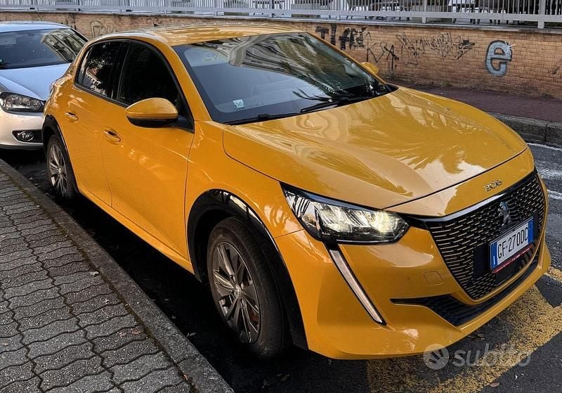 Usata Peugeot e-208 100 kW (136 CV) 2021 Giallo Utilitaria