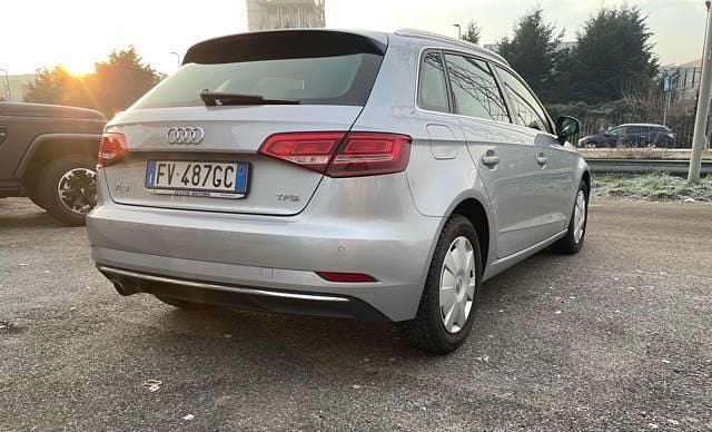 Usado Audi A3 Comfort 116 CV (85 kW) 2017 Gris Berlina