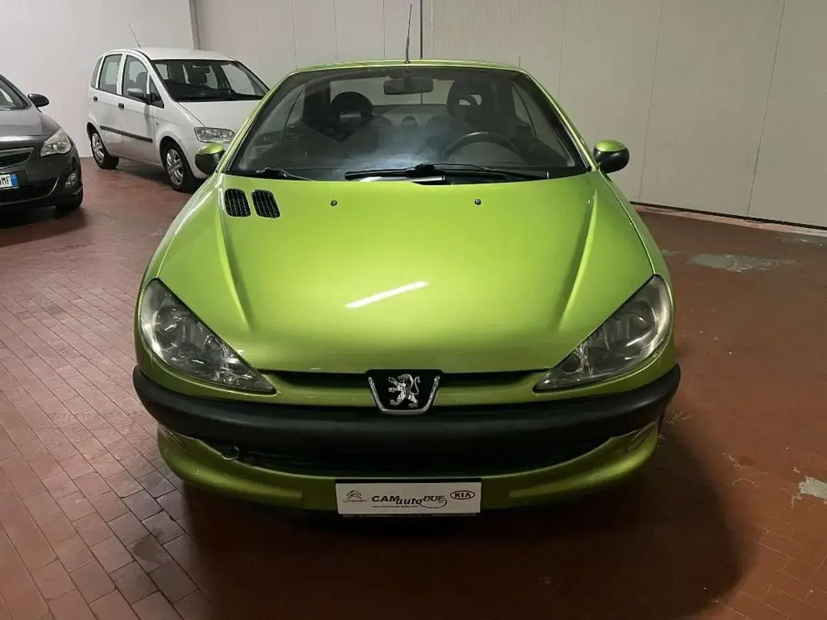 Usata Peugeot 206 CC 109 CV (80 kW) 2004 Verde Cabrio