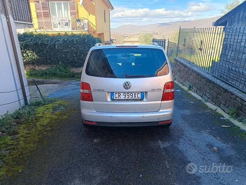 Begagnad VW Touran 136 HK (100 kW) 2004 Grå Minibuss