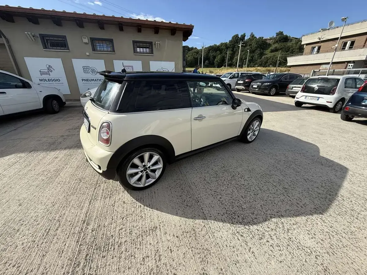 Usata Mini Cooper 122 CV (89 kW) 2010 Beige Utilitaria