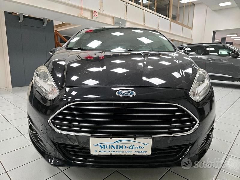 Usata Ford Fiesta Titanium 75 CV (55 kW) 2013 Nero Berlina