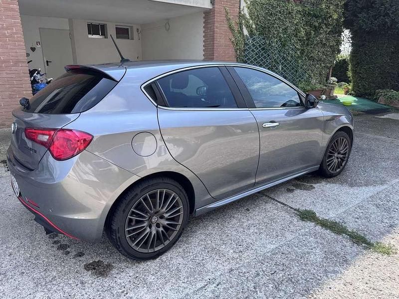 Usata Alfa Romeo Giulietta Exclusive 120 CV (88 kW) 2015 Utilitaria