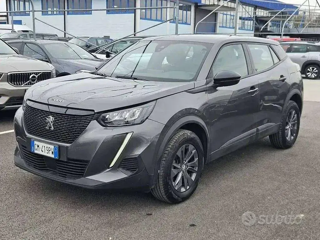 Usata Peugeot 2008 Active 131 CV (96 kW) 2023 Grigio platinium SUV