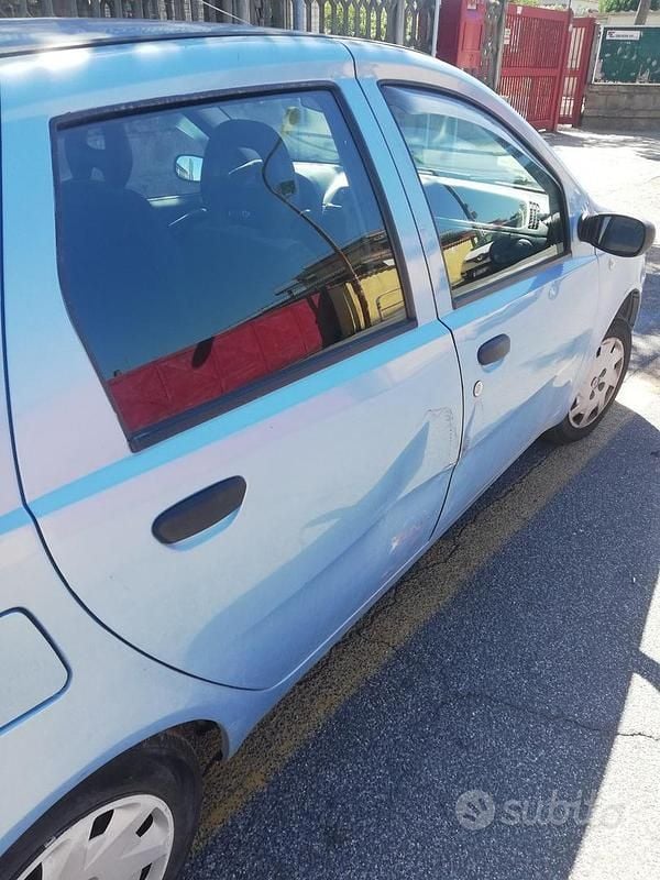 Grigio Usata 2005 Fiat Punto Utilitaria | 500 € (Super prezzo) - Immagine 1/3
