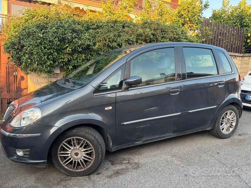 Usata Lancia Musa 90 CV (66 kW) 2008 Grigio Monovolume