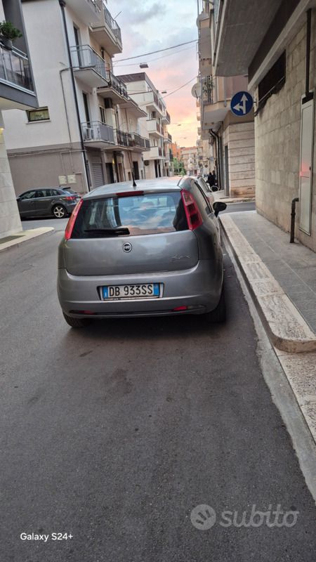 Usata Fiat Grande Punto Active 77 CV (56 kW) 2006 Grigio Utilitaria