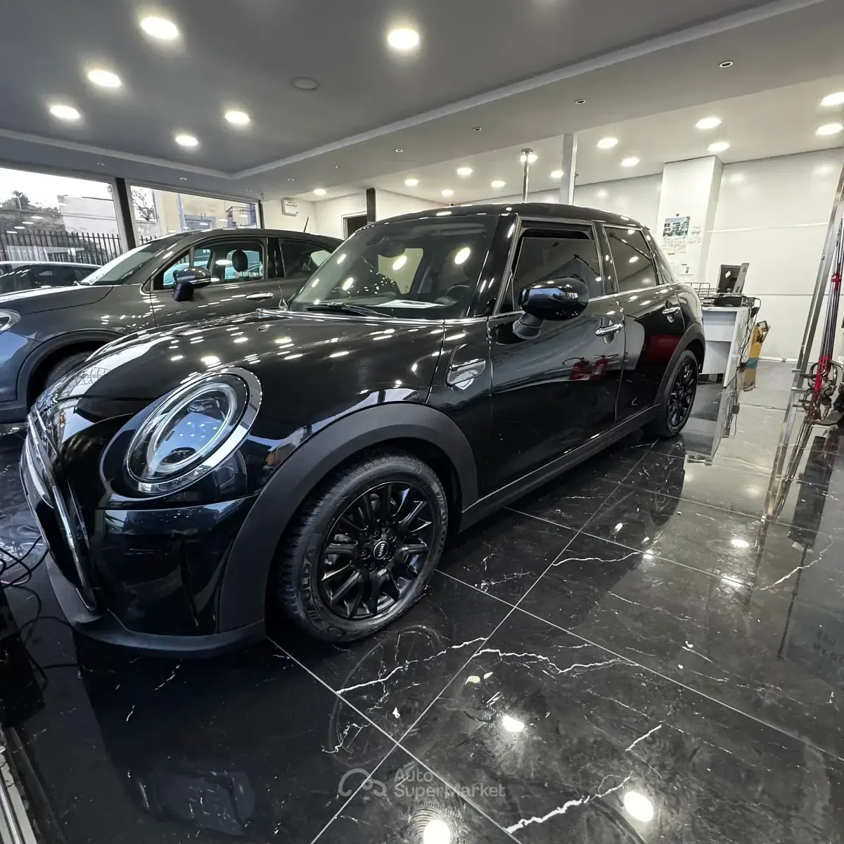 Usado Mini Cooper 102 HP (75 kW) 2022 Preto Citadino