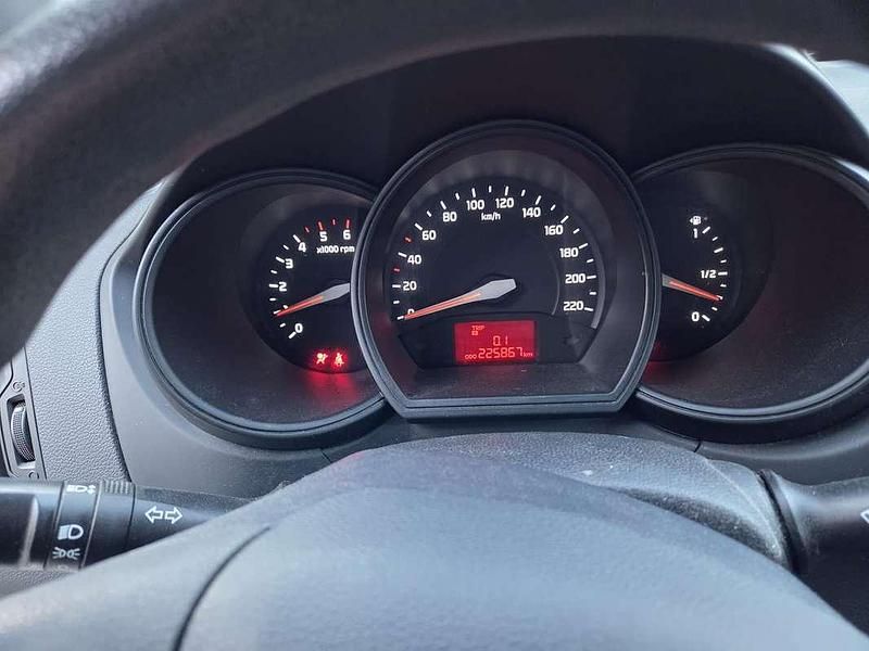 Usata Kia Rio LX 75 CV (55 kW) 2013 Bianco Berlina