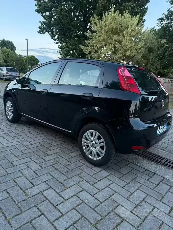 Usata Fiat Punto 77 CV (56 kW) 2018 Nero Utilitaria