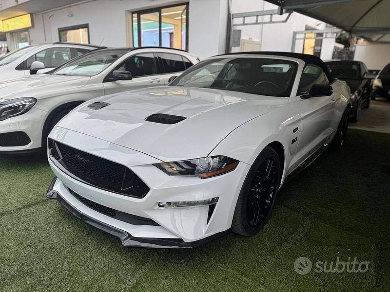 Usata Ford Mustang GT Convertible 460 CV (338 kW) 2021 Bianco Cabrio