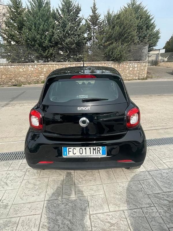 Begagnad Smart ForFour 71 HK (52 kW) 2016 Svart Halvkombi