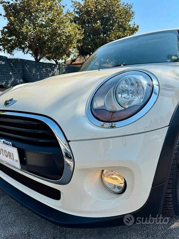 Usata Mini Cooper 75 CV (55 kW) 2017 Beige Utilitaria