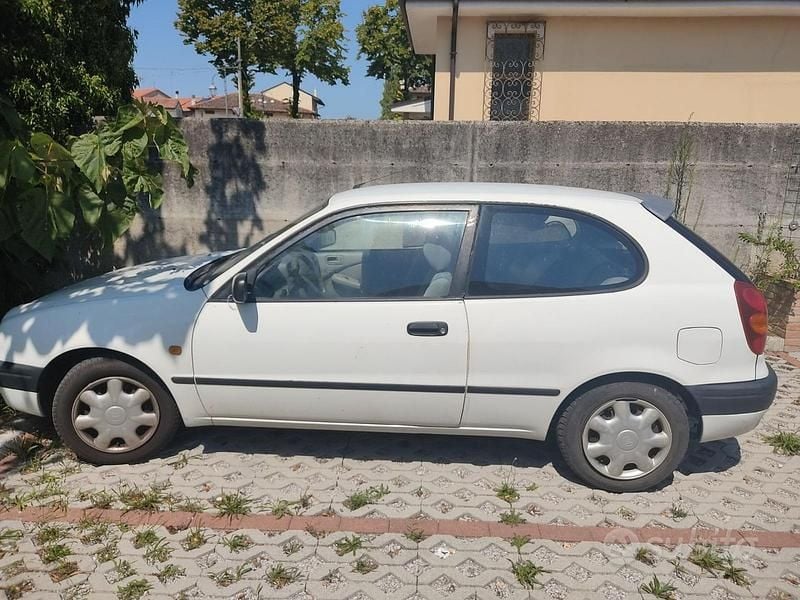 Usata 1999 Toyota Corolla | 1500 € - Immagine 1/3