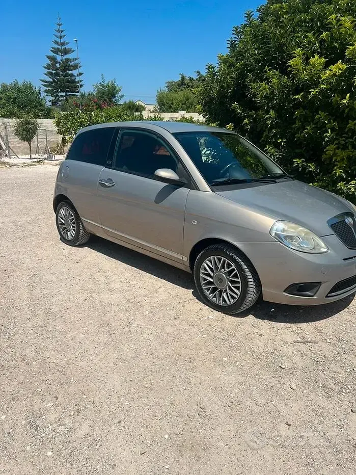 Usata Lancia Ypsilon 75 CV (55 kW) 2011 Utilitaria