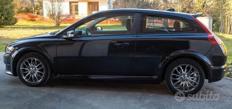Usata Volvo C30 109 CV (80 kW) 2008 Nero Utilitaria