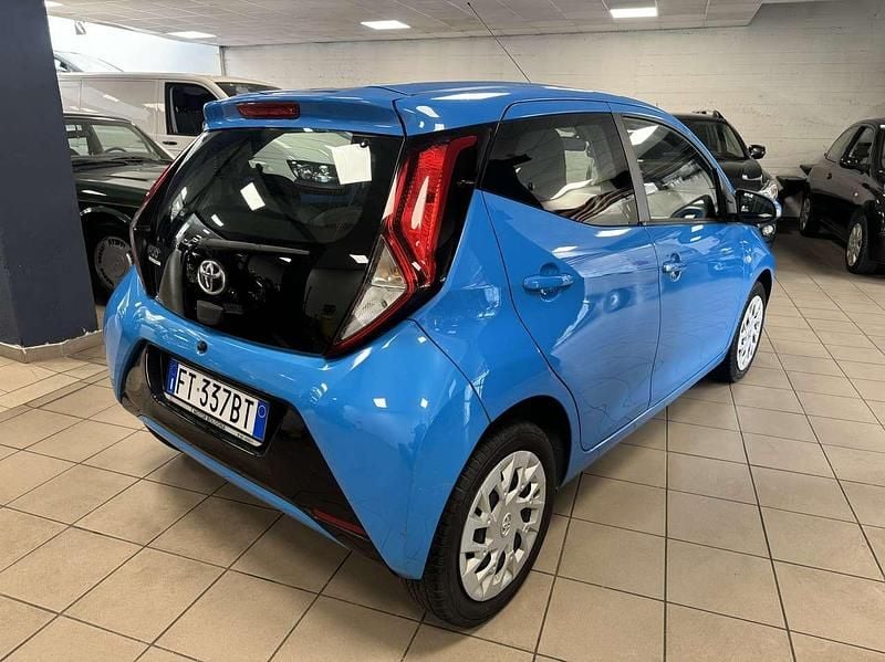 Usata Toyota Aygo Cool 72 CV (52 kW) 2018 Blu/azzurro Utilitaria