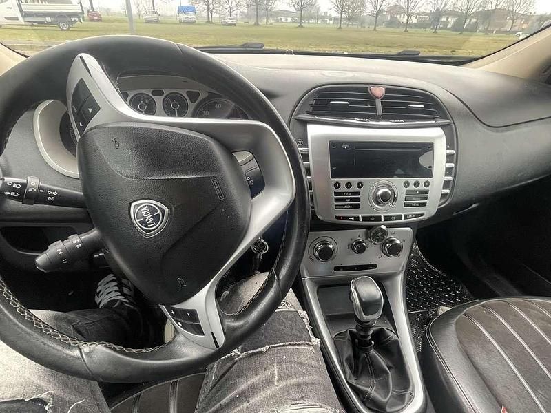 Usado Lancia Delta 120 CV (88 kW) 2011 Utilitario