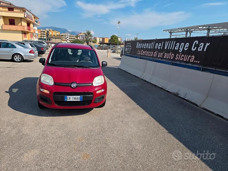 Usata Fiat Panda Lounge 85 CV (62 kW) 2013 Rosso Utilitaria